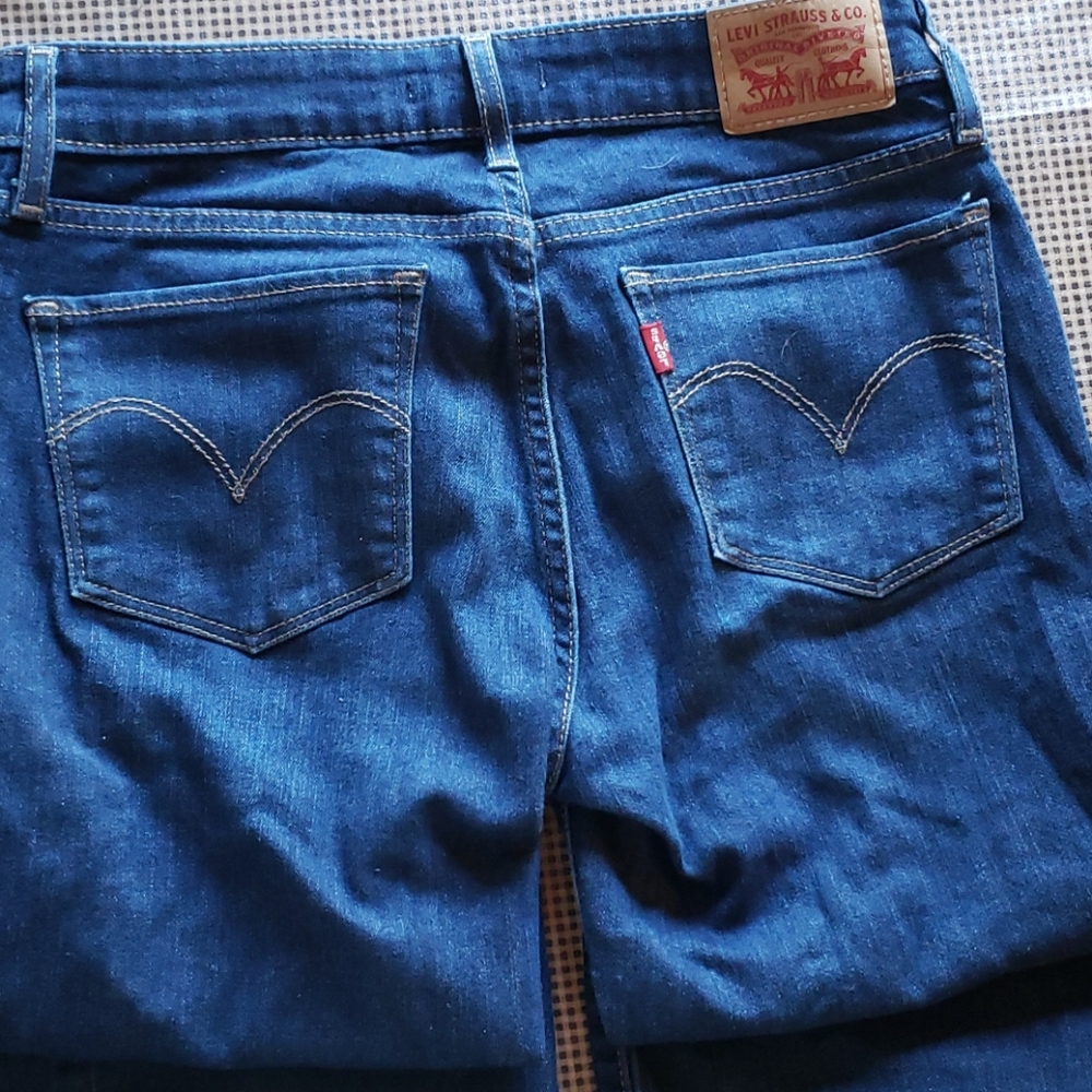 Levi's - Picture 4 of 5